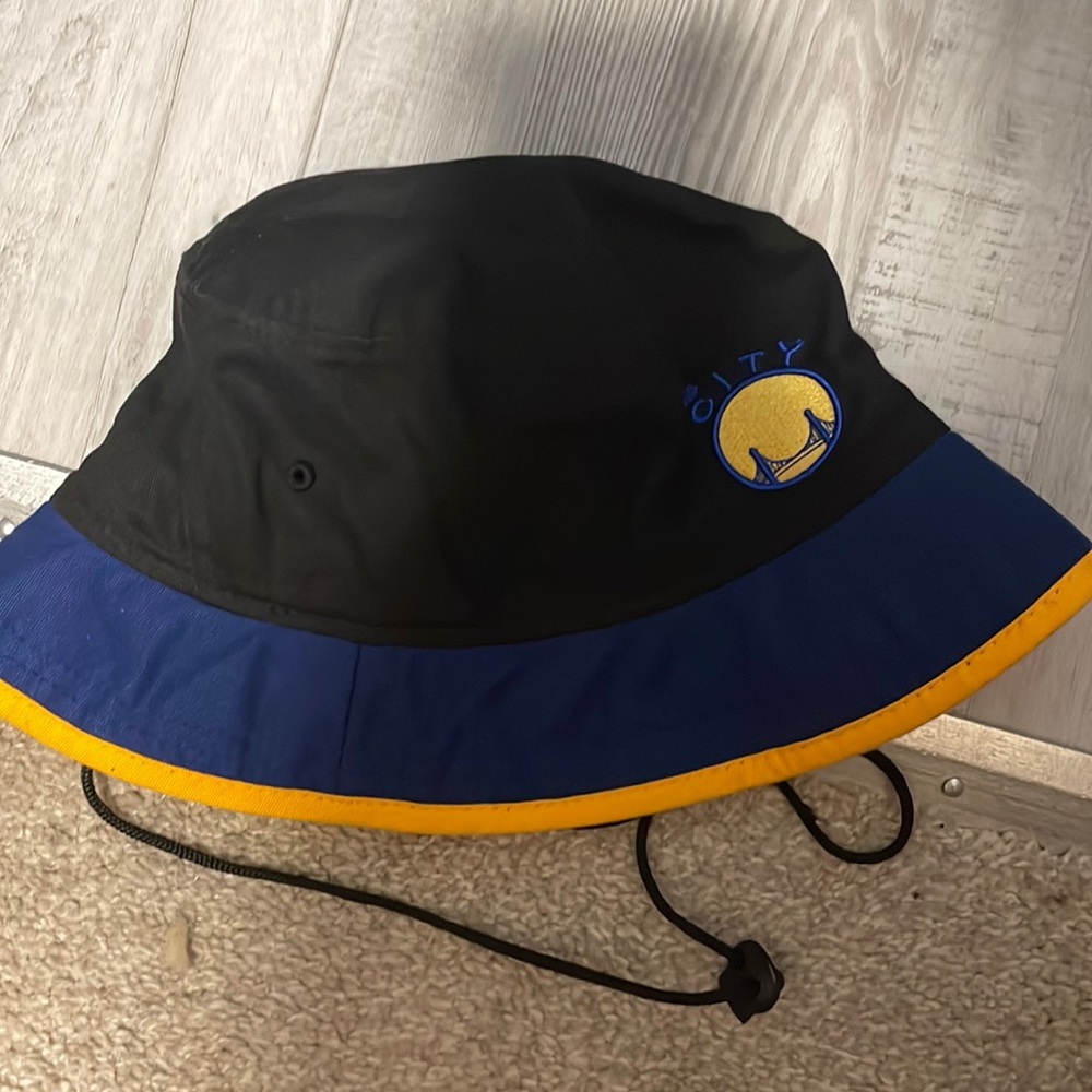 The city bucket hat